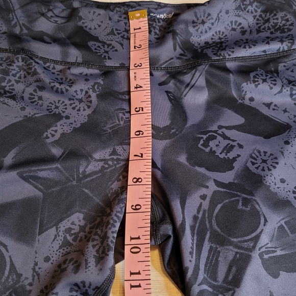 Betsey Johnson Performance Cropped Leggings | Activewear | Yoga Pants - Picture 14 of 16